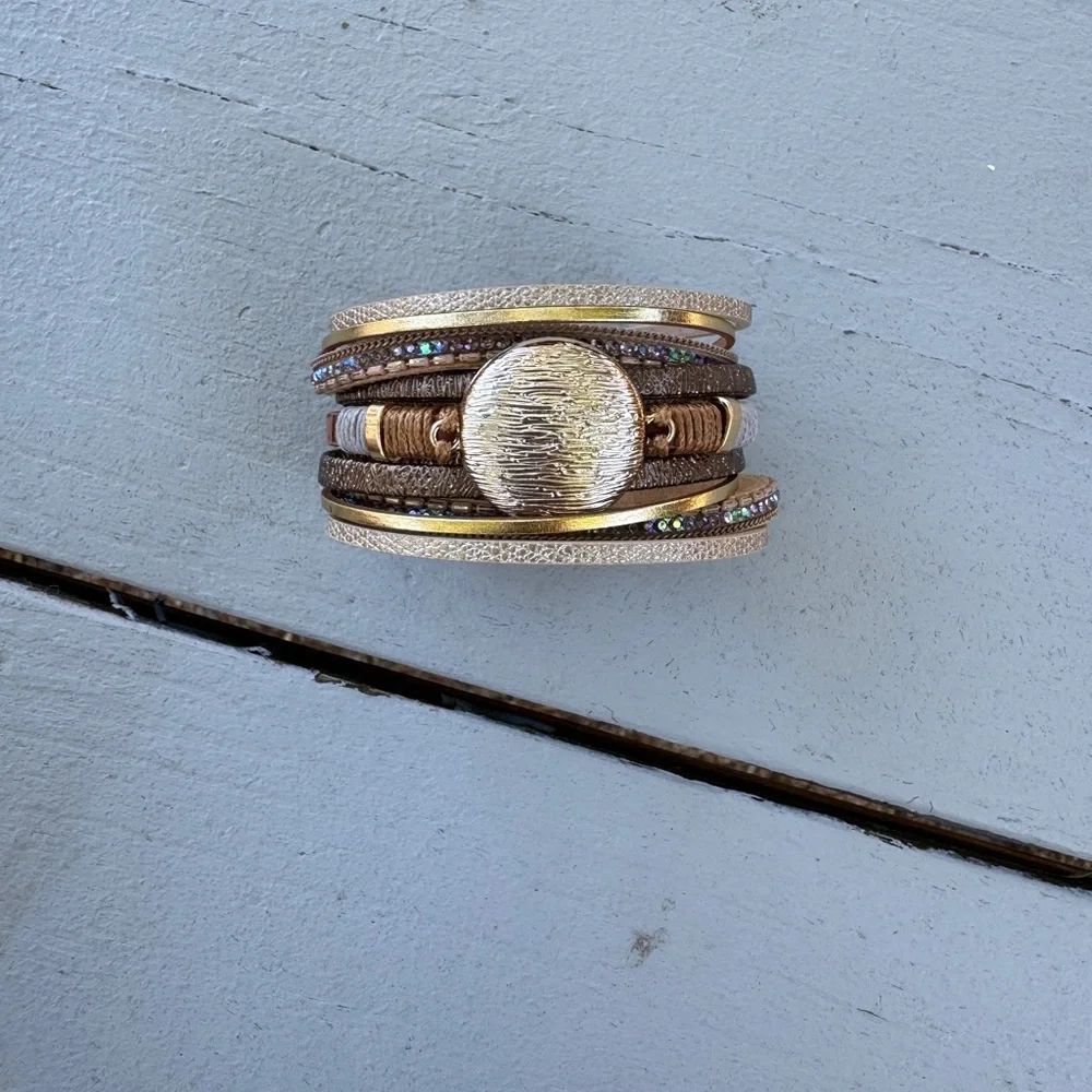 Elegant Boho Layered Cuff Bracelet – Gold & Bronze Leather Mix - Picture 4 of 6